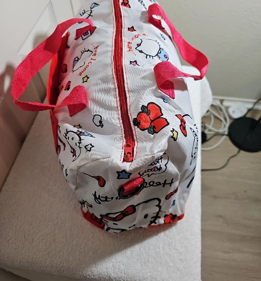 New Sanrio Genuine 2 Pcs Hello Kitty Foldable Duffle Bag and Pouch - Picture 7 of 13